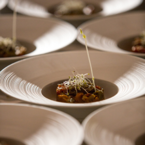 assiettes creuses dressées